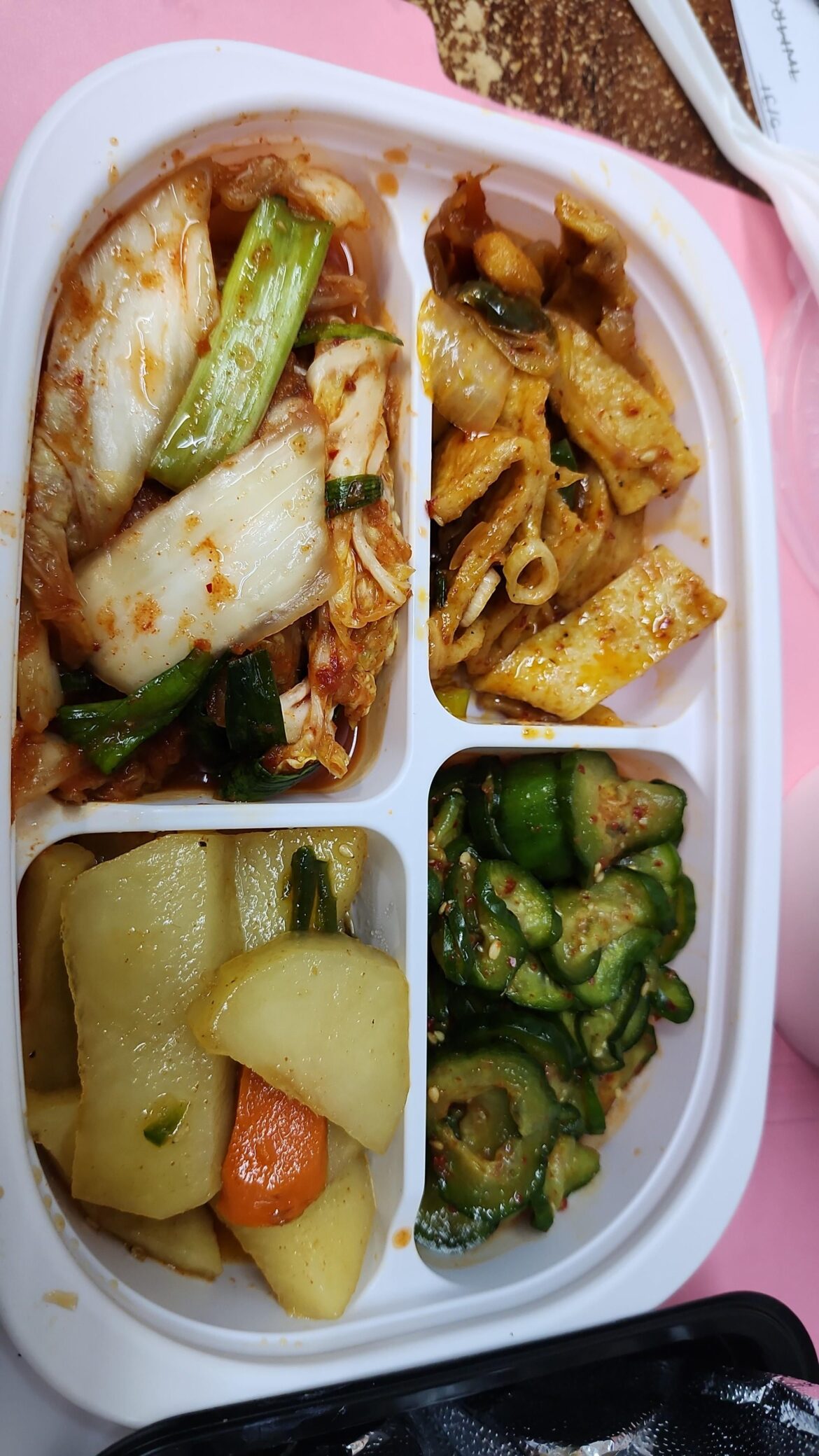 I could never get tired of eating banchan 😍