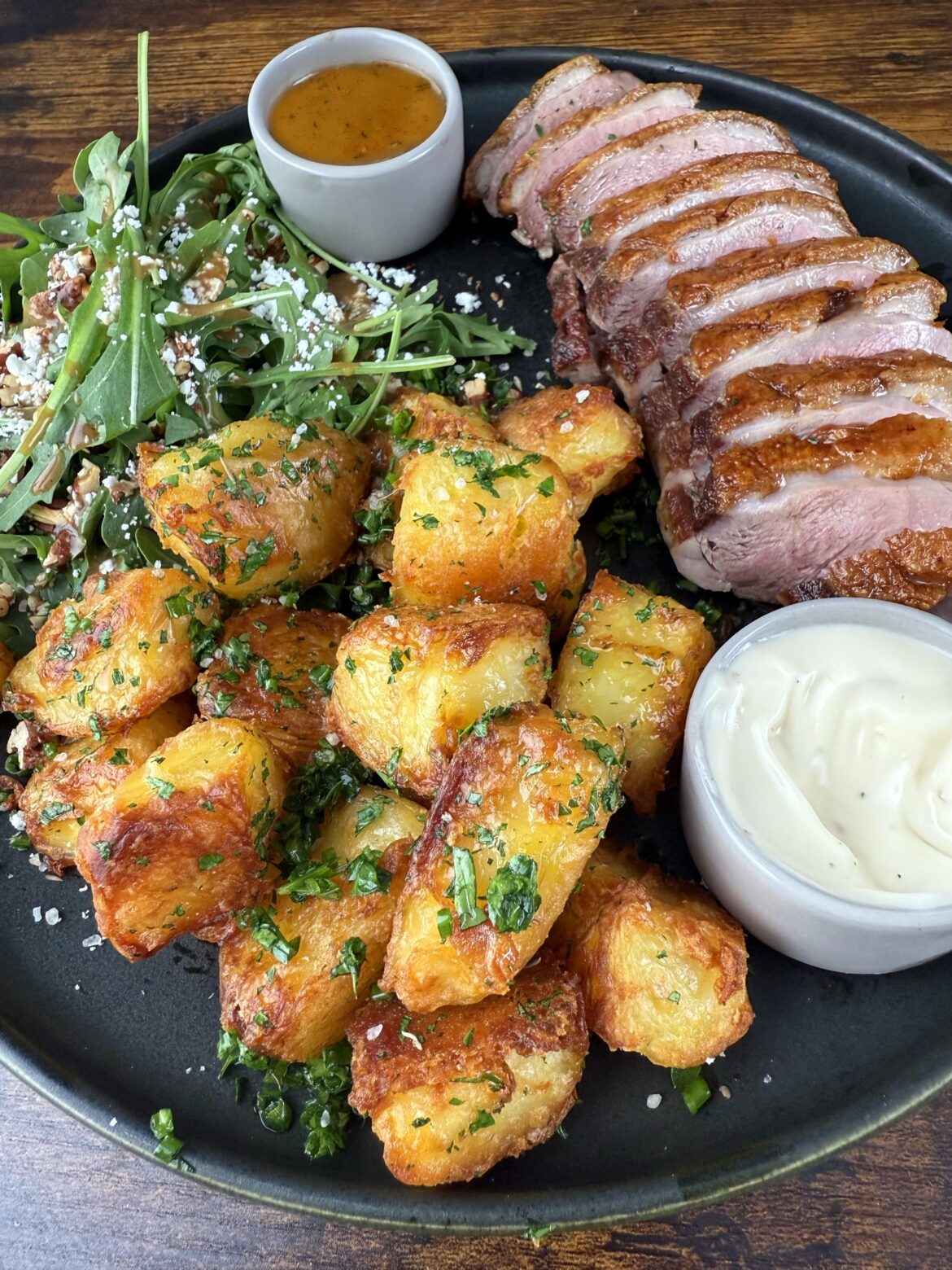[Homemade] Pan-seared duck breast, crispy oven-roasted potatoes, truffle aioli, and an arugula salad