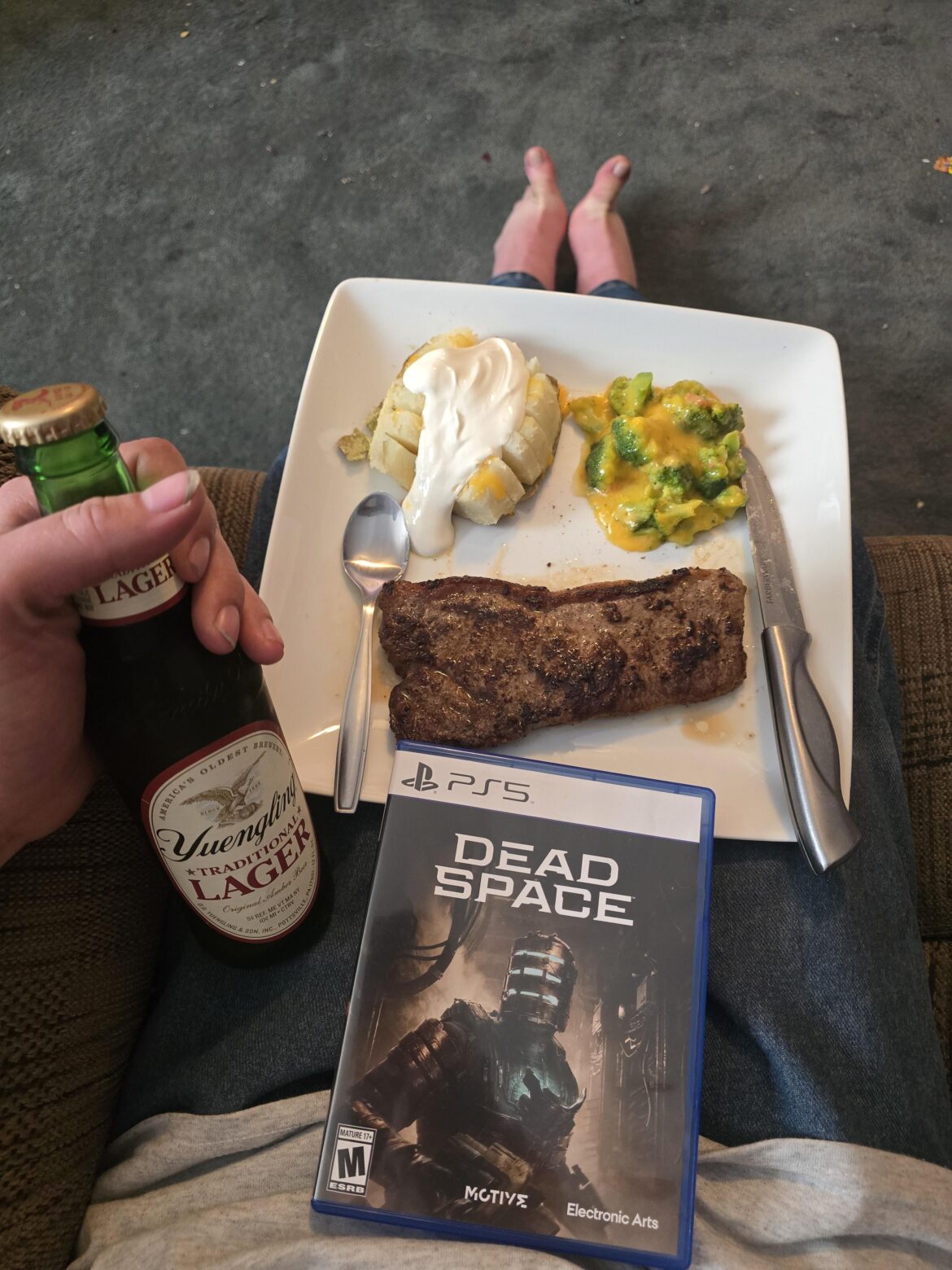 Spooky game night! Cheers! 🍻