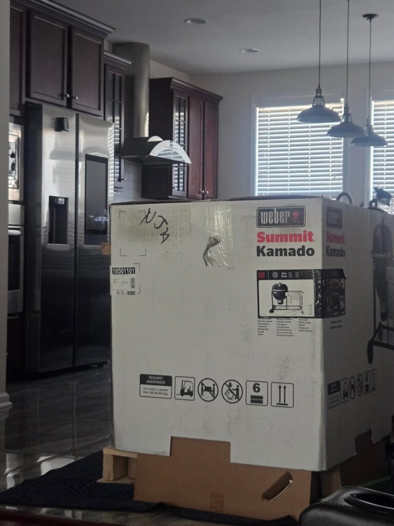 I added one more too my Weber family. The Summit Kamado S6🔥🔥🔥. Now I have to get it out on my deck 😬😅