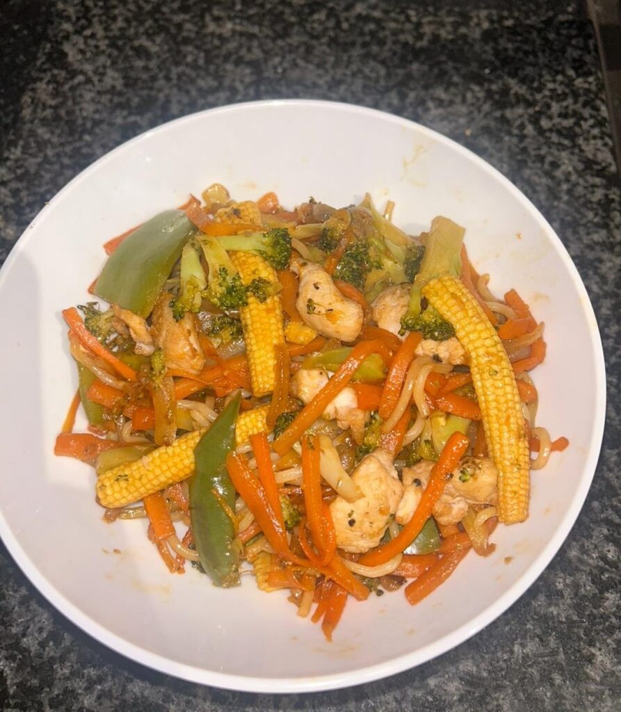 Stir fried chicken, veg & noodles with honey & garlic sauce - 430 cal, 43g protein.