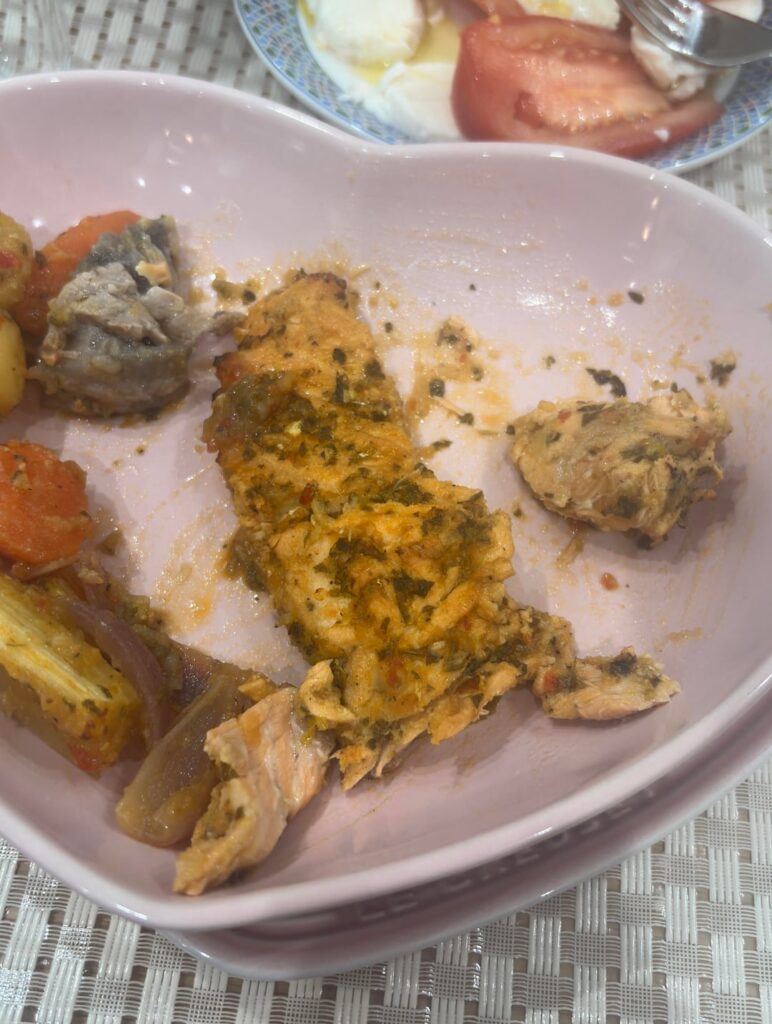 How many calories in this piece of salmon (and the veggies that the side) plz I mashed it up in the 3rd pic for better guess thx uuu