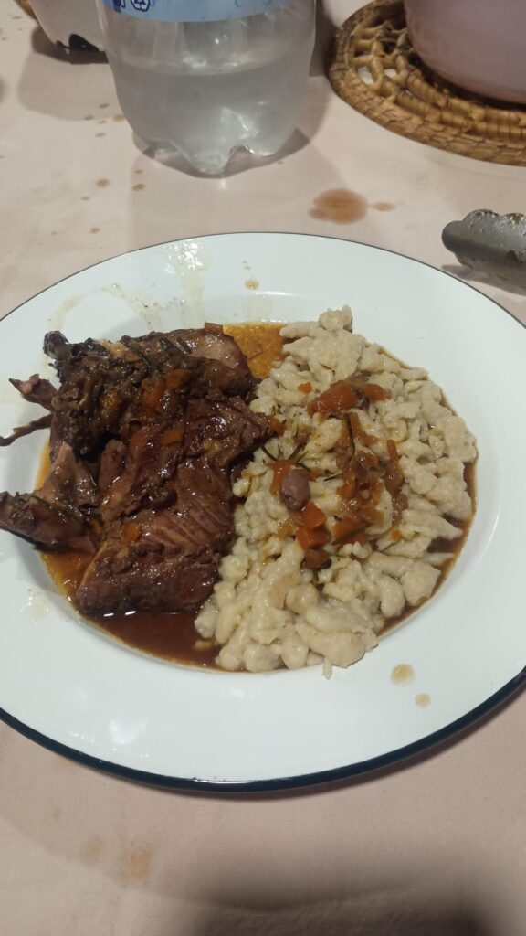 Coniglio alla trentina con spatzle bianchi al burro