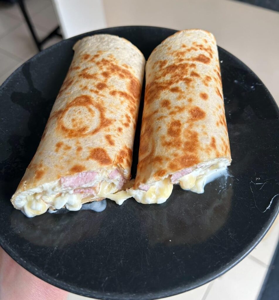 Super filling lunch: Egg, ham & cheese wrap - 400 cal, 35g protein.