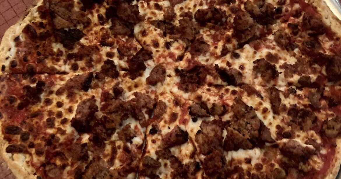 I tried the pizza at Alesi Pizza House in Lafayette, LA | Food