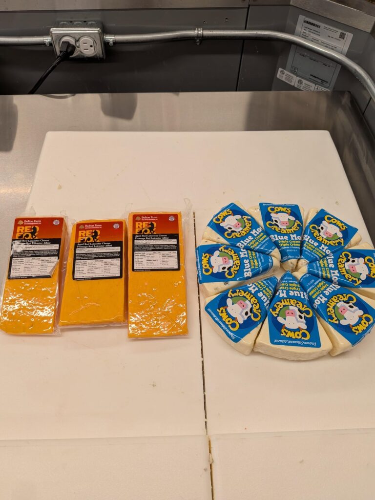 Red Fox vs Blue Moo. Who wins?