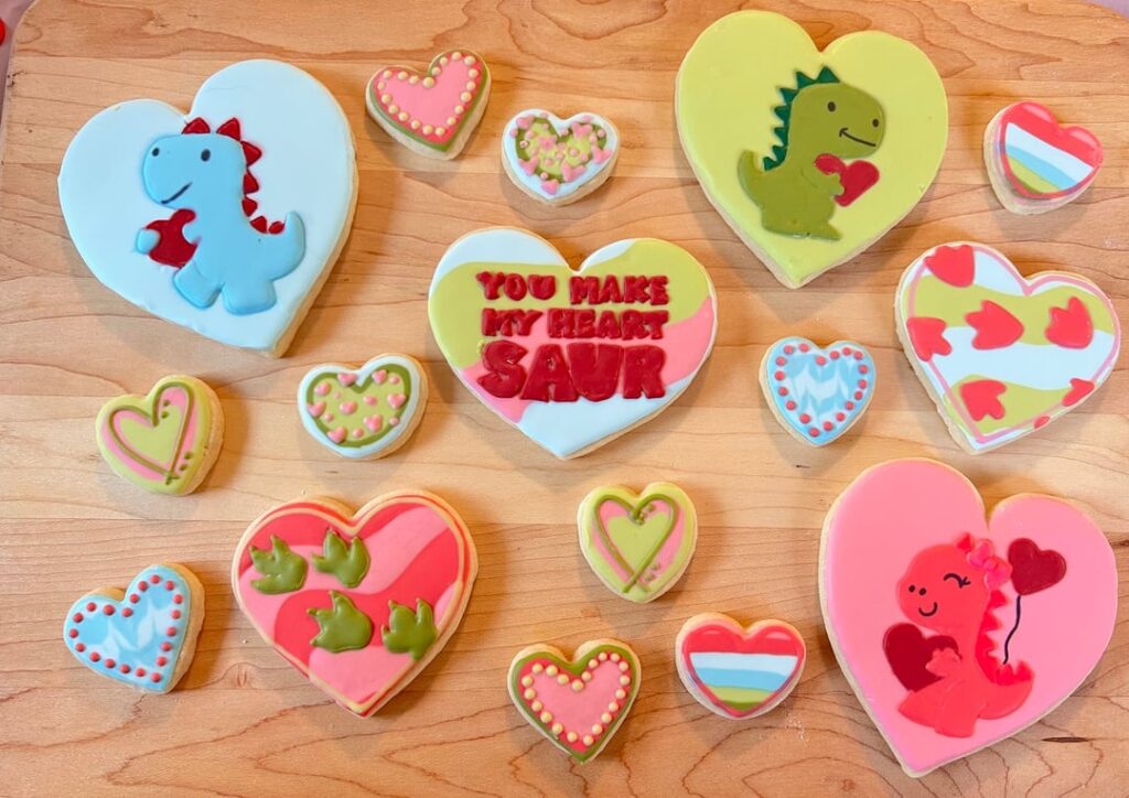 My two favorite cookie tins this VDay 🩷