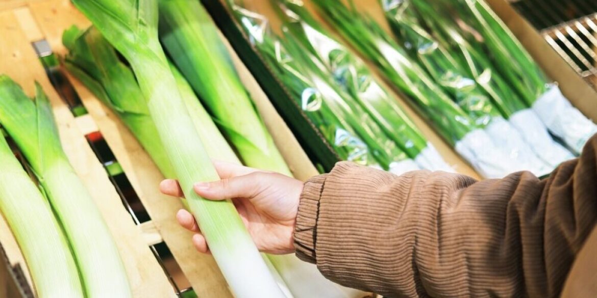 Buy seasonal leeks and try our classic vinaigrette recipe