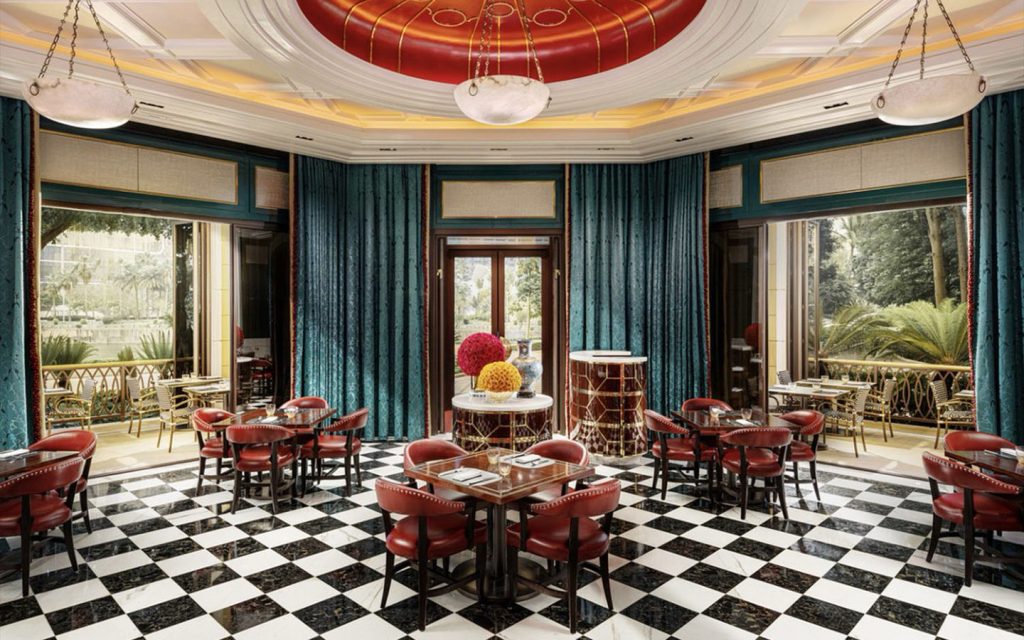 At Lakeside Trattoria, enjoy Roman‑style pizza while taking in the beautiful views