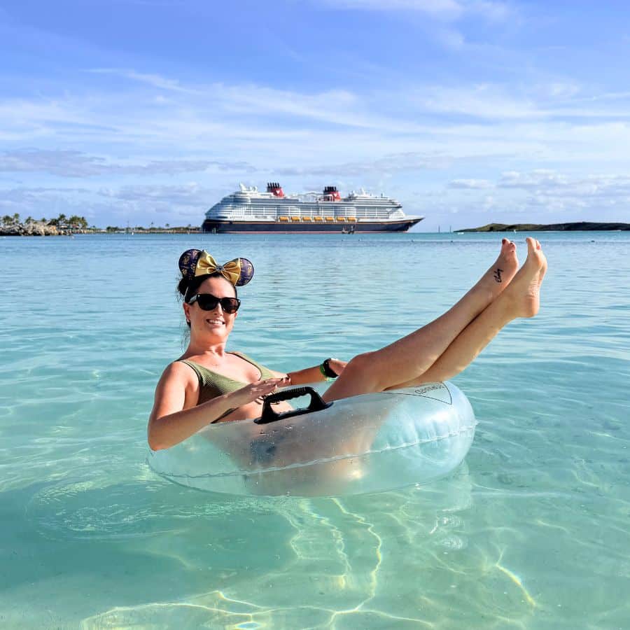 Jenni with Disney Cruise ship at Castaway Cay