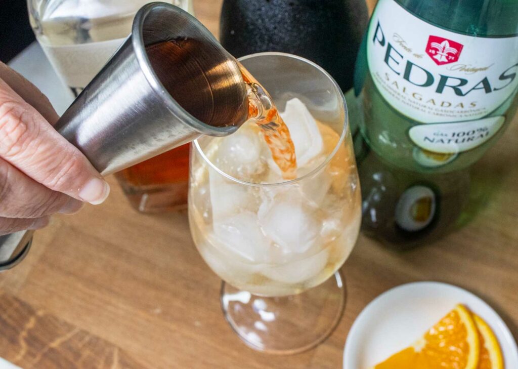 Pouring Per Se into a Portuguese Spritz