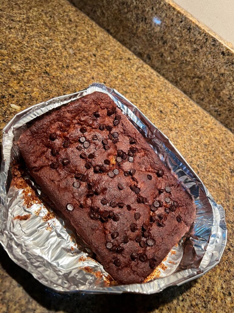 Healthy banana bread! Low in calories - 390 calories total, including chocolate chips!