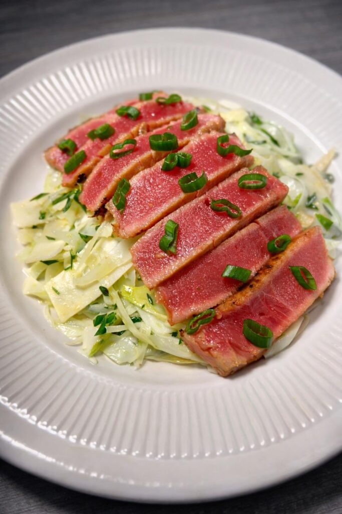 Seared tuna on a bed of fennel 🫶🏼