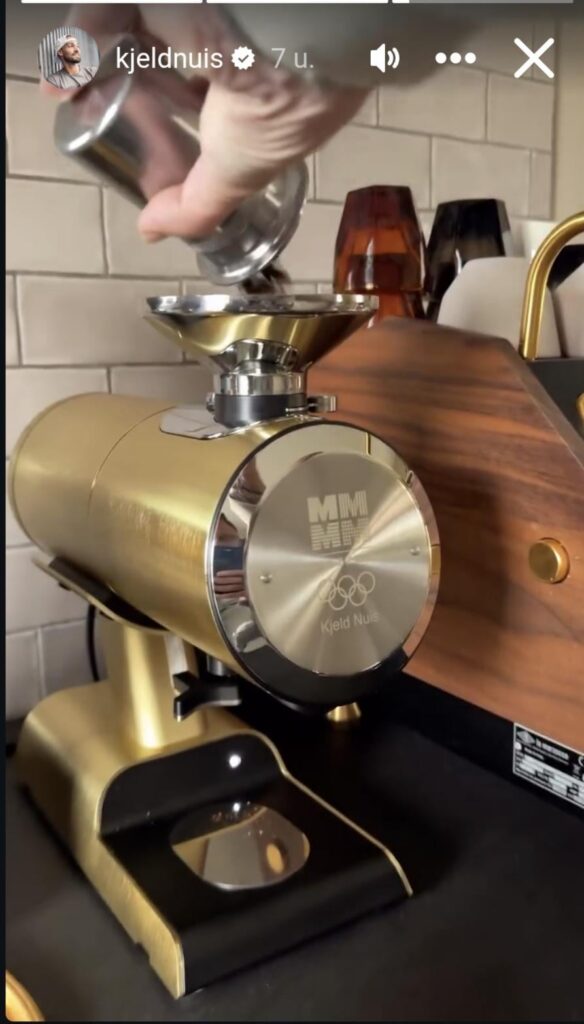 Mazzer helped arrange a gold coloured Olympics edition Philos for speed skater Kjeld Nuis
