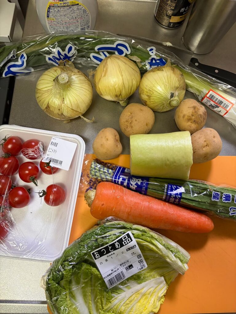 Prepping my steamed vegetables for the week. As a 37-year-old factory worker, this "Kaizen" for my diet saves my energy during long shifts.
