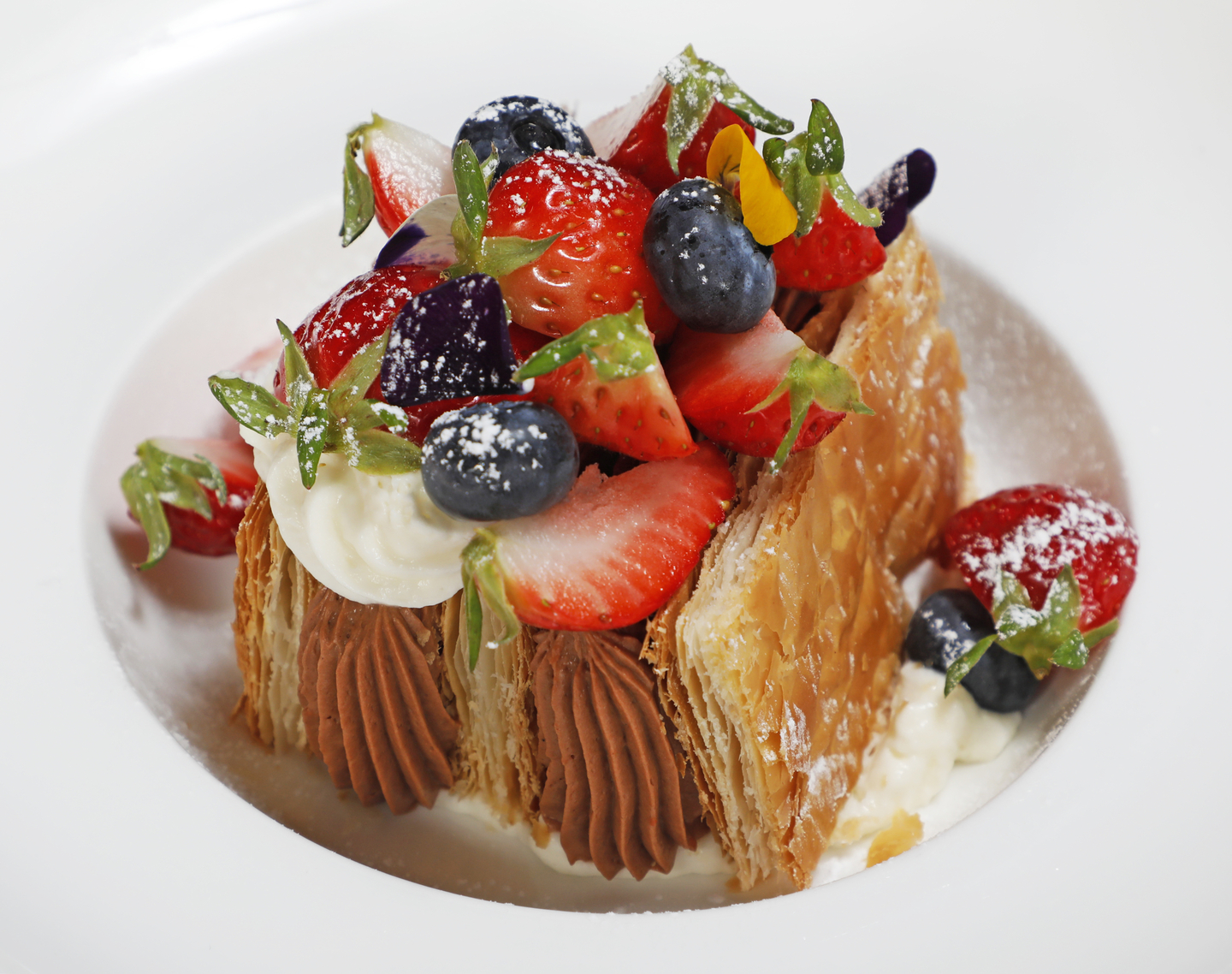 Millefeuille served at French restaurant Chez Laurent [PARK SANG-MOON]