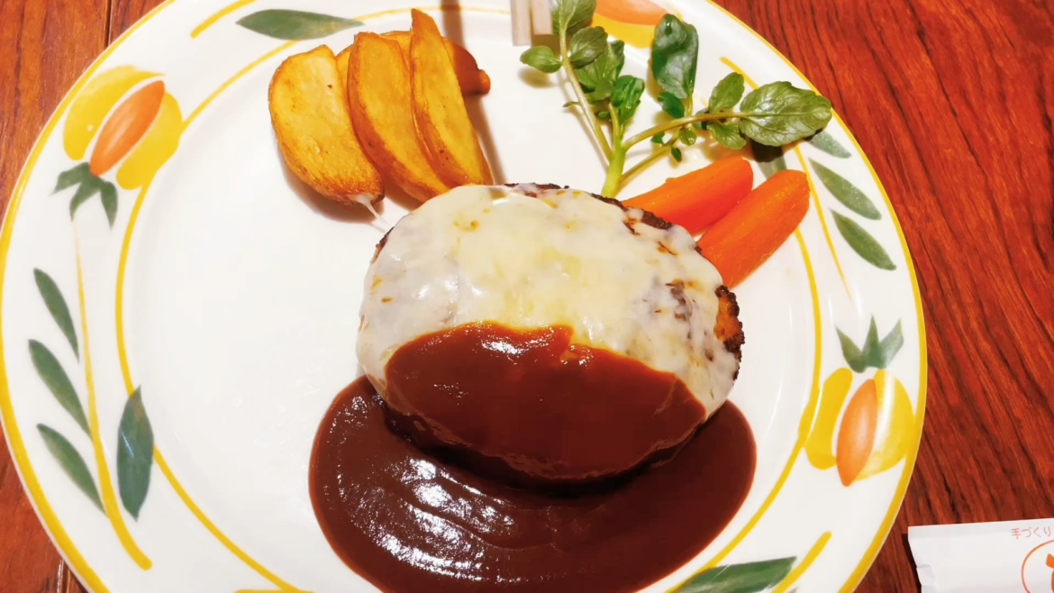 Juicy Japanese hamburger steak – look at the juices 😋