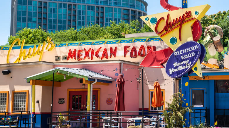 Chuy's restaurant exterior