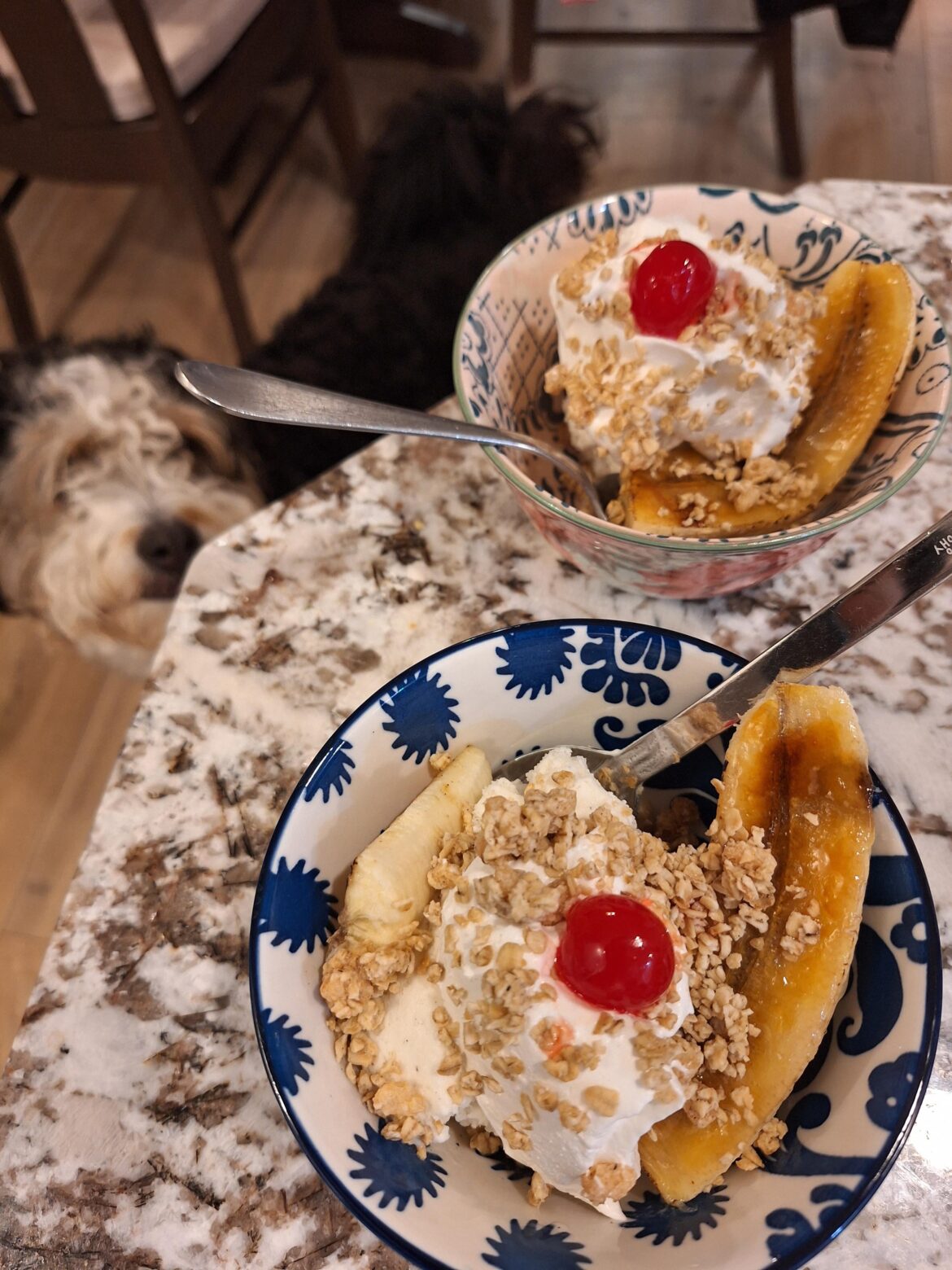 Banana split with caramelized bananas [homemade]