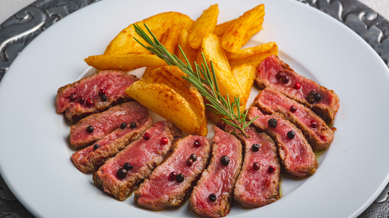 Florentine bistecca with fried potatoes and rosemary