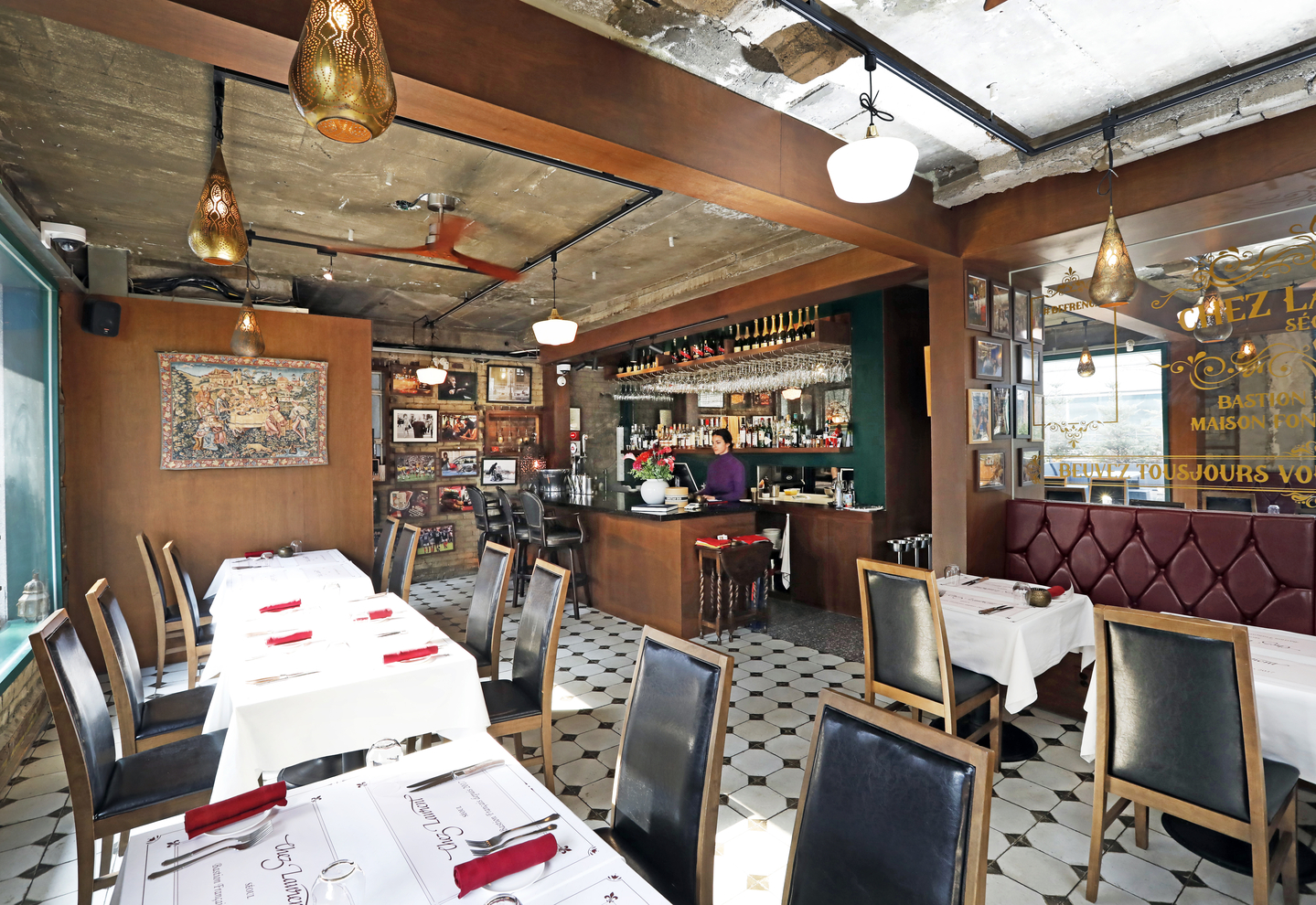 French restaurant Chez Laurent interior [PARK SANG-MOON]
