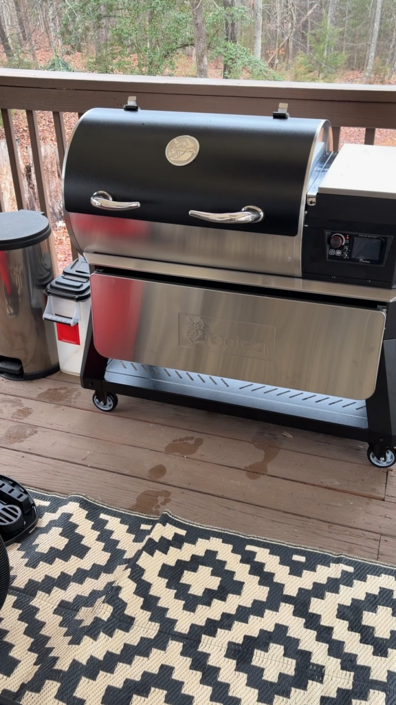 New grill day. Upgraded from the first gen Recteq Patio Legend to the Deck Boss 800.