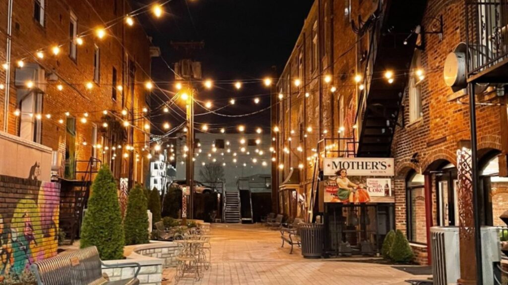 Decatur's culinary scene expands with new Italian eatery, 'Mother's'