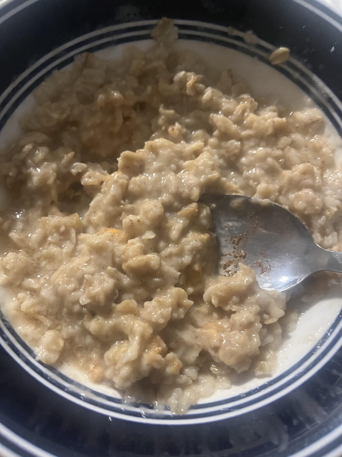 Peanut butter oatmeal 🖤 248 calories , so filing , used 1 tbsp of crunchy peanut butter for healthy fats & satiety .