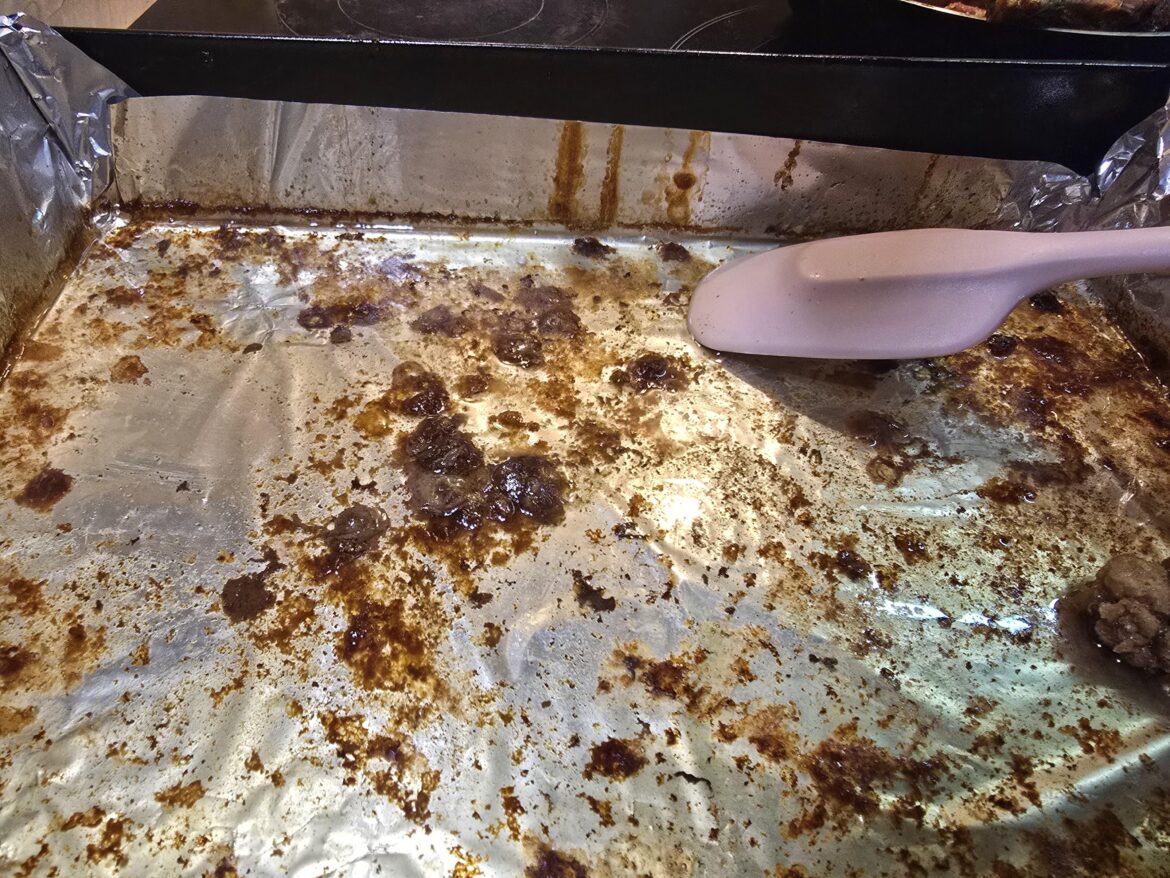 Caramelized liquid from baked poulty – why is it very so umami ruch and delicious? Caramelized liquid from baked poulty - why is it very so umami ruch and delicious?