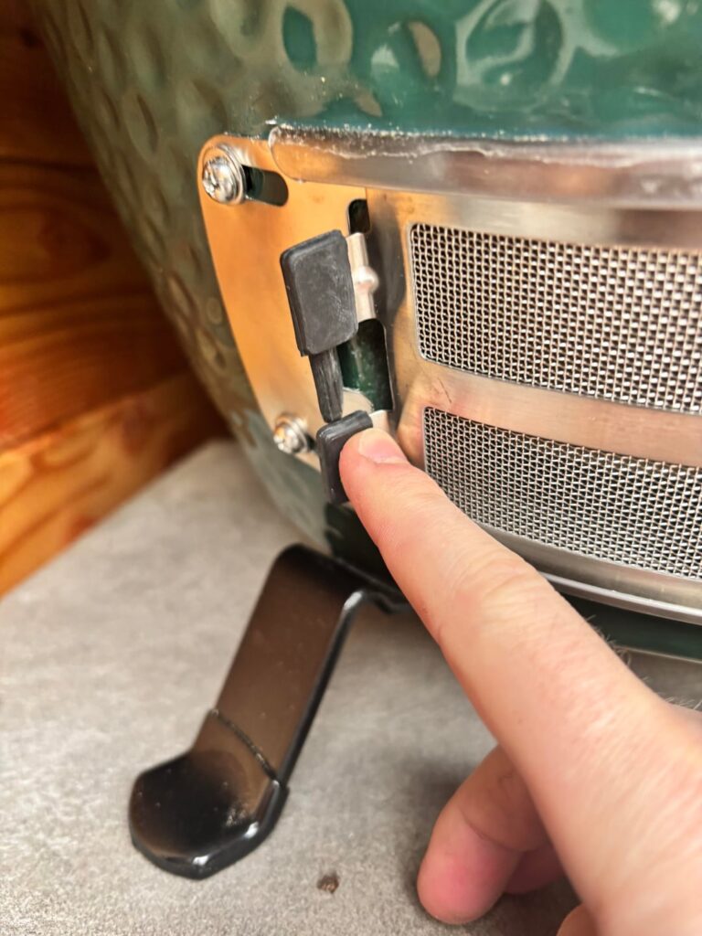 Question on closing bottom air vent Question on closing bottom air vent