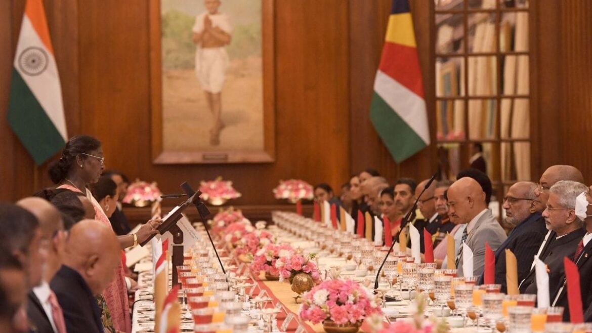 ‘Shrikhand crème brûlée’ doesn't reflect ‘Naya Bharat’. Stop complicating state banquet menus