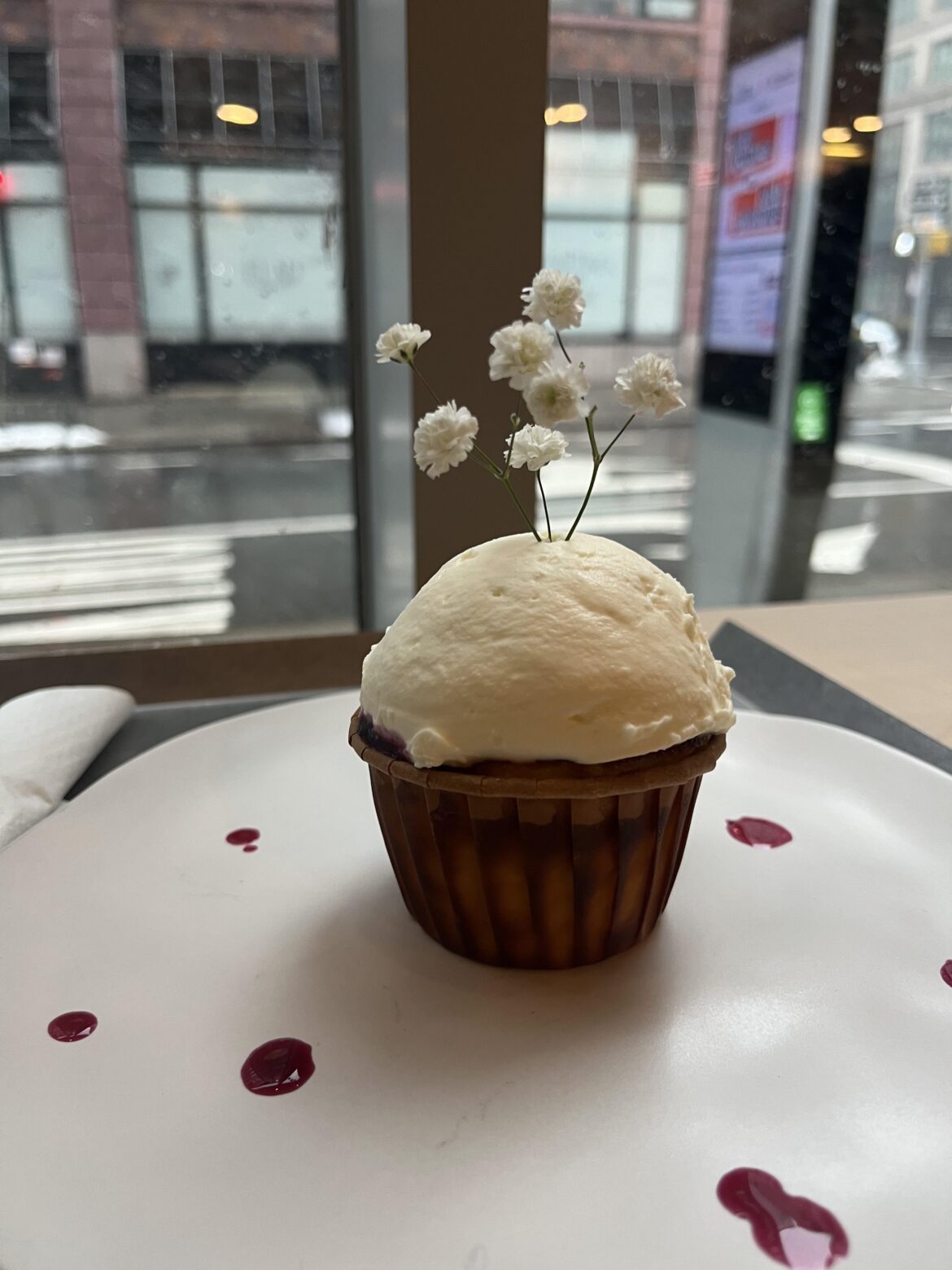 Baby’s Breath Cupcake