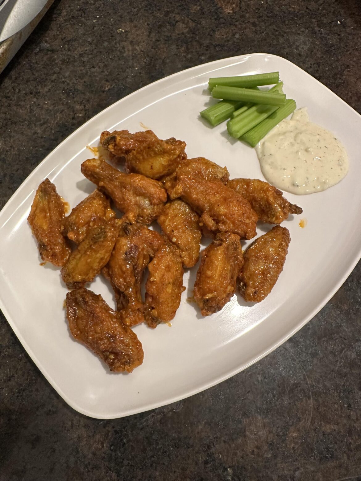 Folks we did it again - another snowstorm means another perfect batch of double fried Garlic Buffalo Wings 🔥
