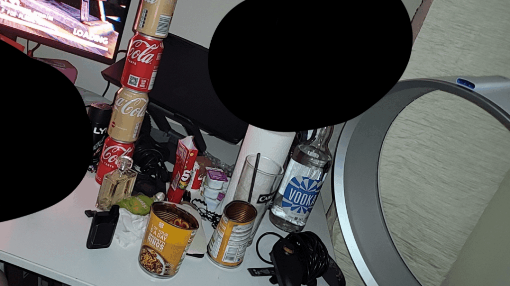 Cold tinned spaghetti hoopz while wife plays Erotica games