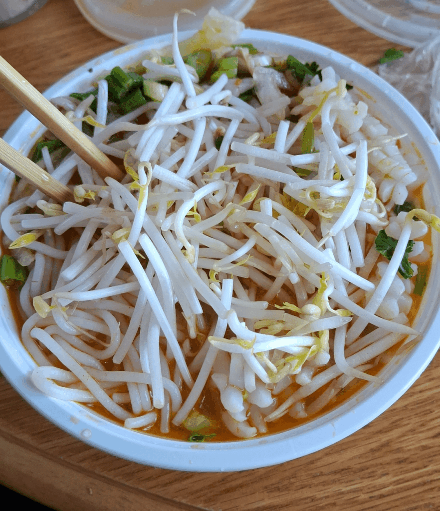 How many calories in Bun Bo Hue?