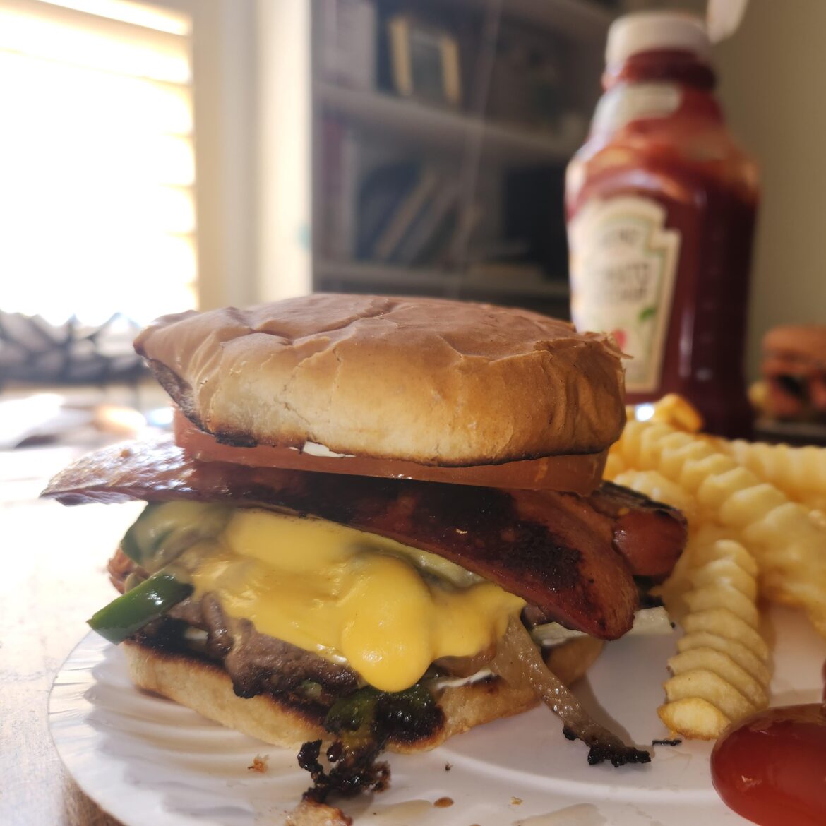 Onion/ jalapeño burger topped w a hot link, lettuce, and tomato