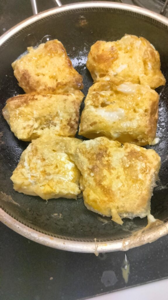 Had to make it again, French toast using Hawaiian sweet rolls