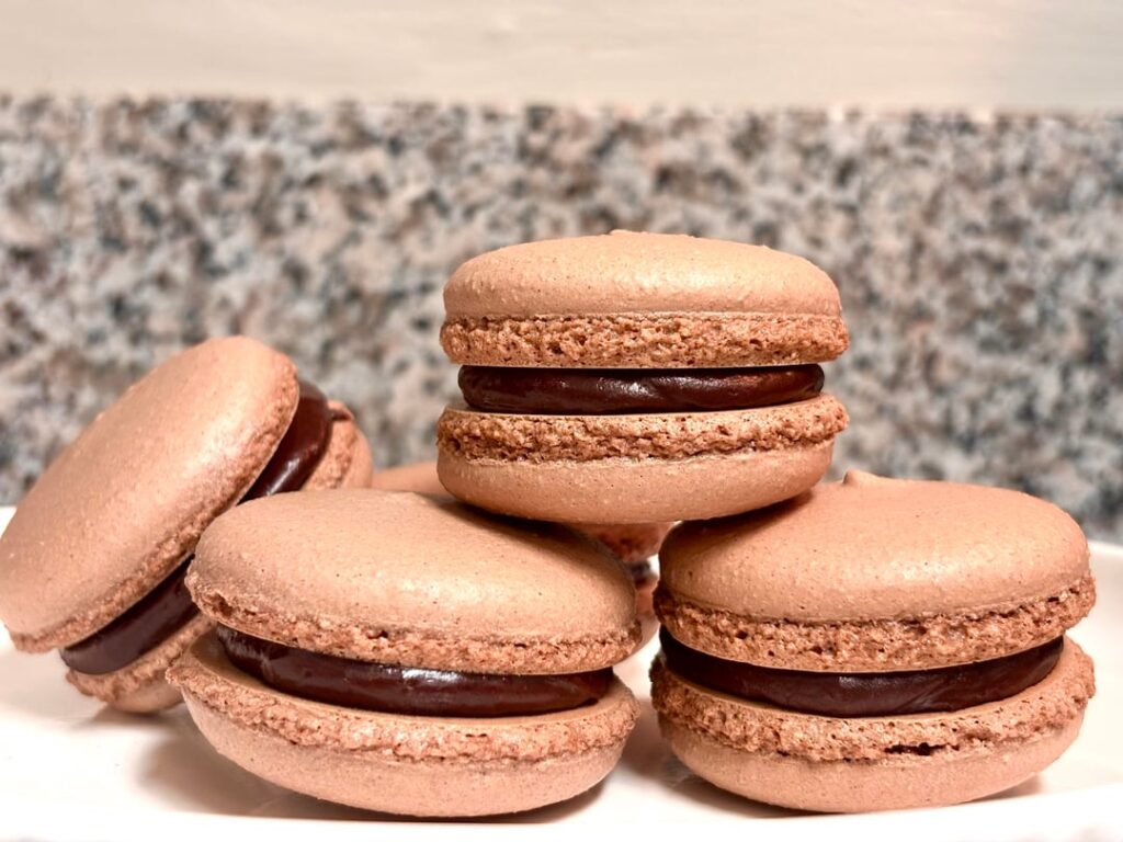 Dark chocolate pistachio macarons