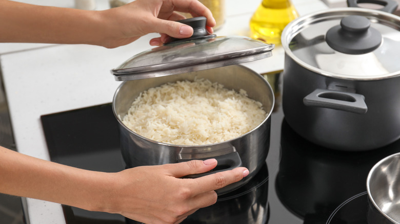 Cooking rice on stovetop
