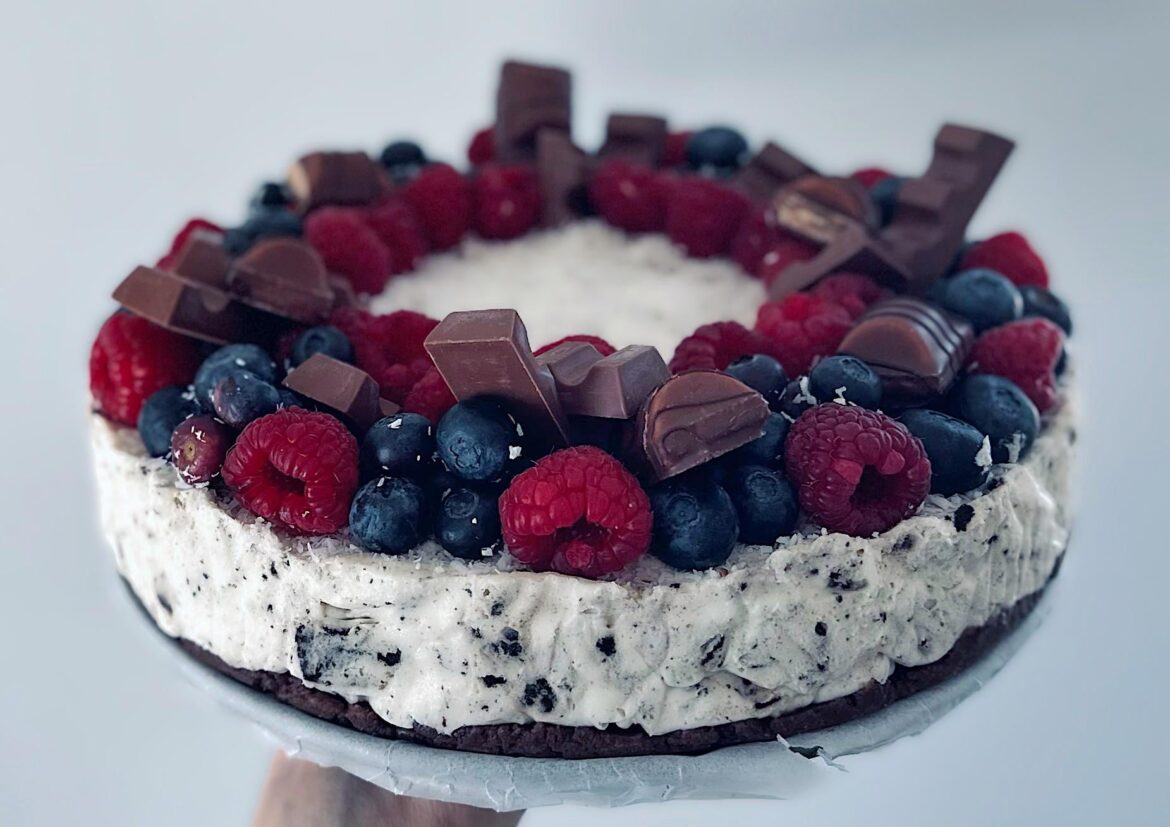 Domino cookies and white chocolate cream cheesecake made by my bestie