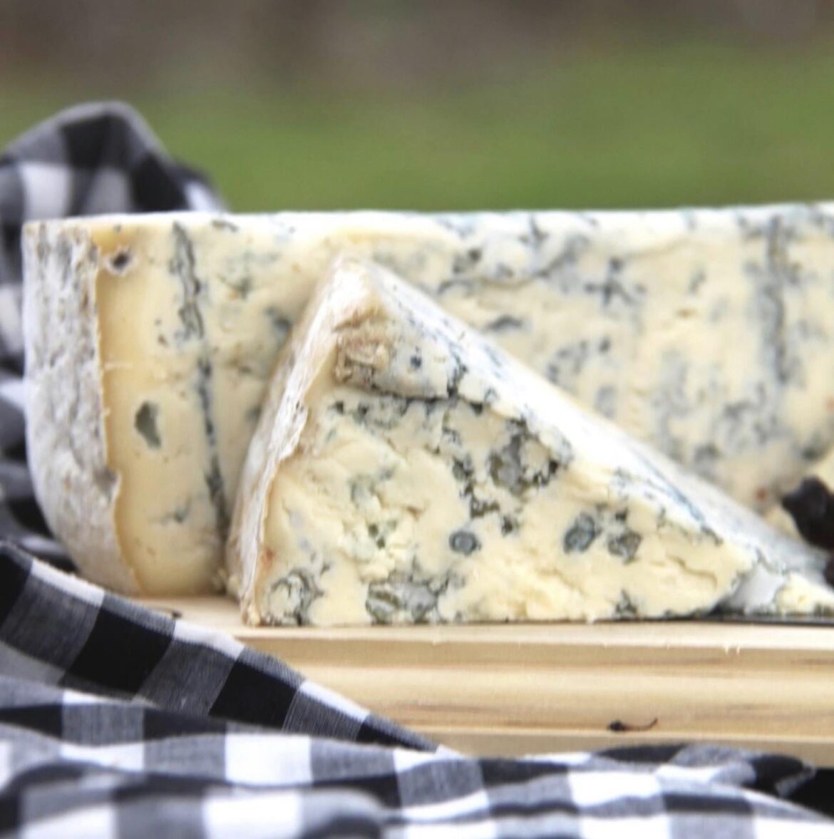 Day 1972 of posting images of cheese until I run out of cheese types: Hunterzola