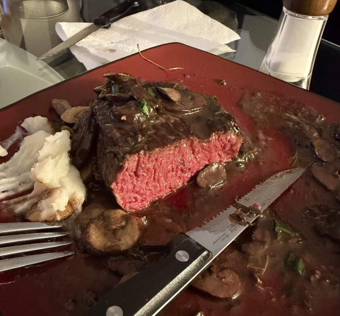 My second steak ever. Is this good? 😭