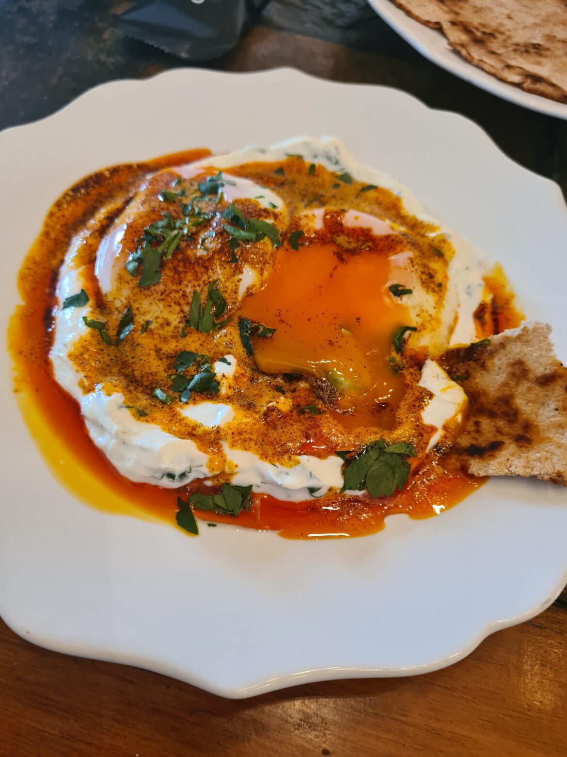 Egg on garlic yogurt (Çılbır)