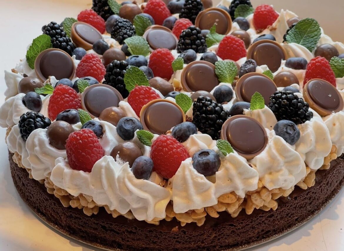 Homemade brownie, puffed caramelized rice and sweet cream topped