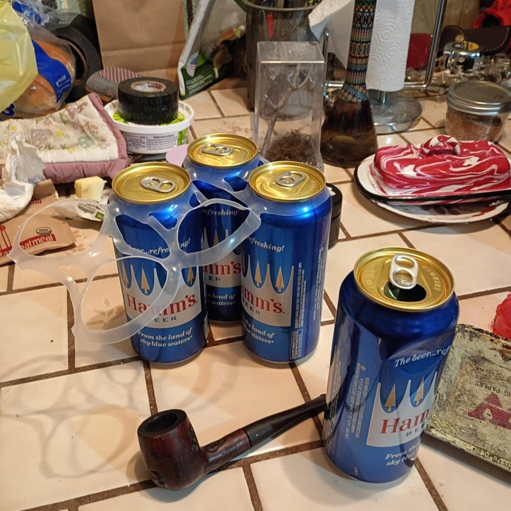 A Sixer of Hamms🍻 and some 4$ chops 🤌👌