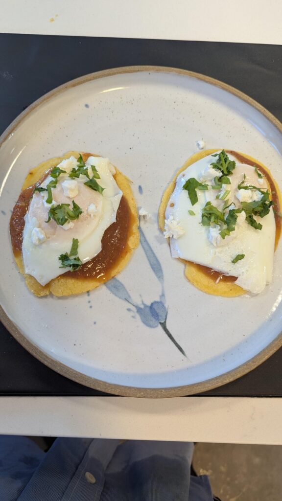 I thought this was supposed to be a quick breakfast [3 in 1 sticky tutorial] - Heuvos rancheros 😊
