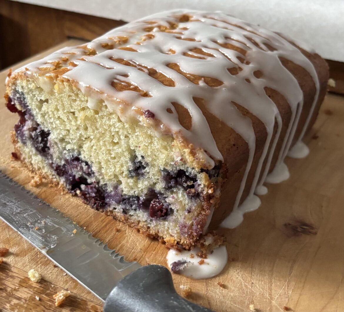 My first attempt at blueberry lemon bread! It was AMAZING and tasted even better the next day 🫐🍋