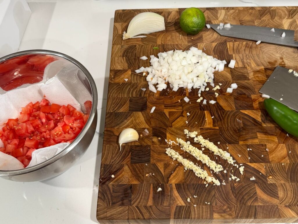 do you guys garlic in pico? white pepper?