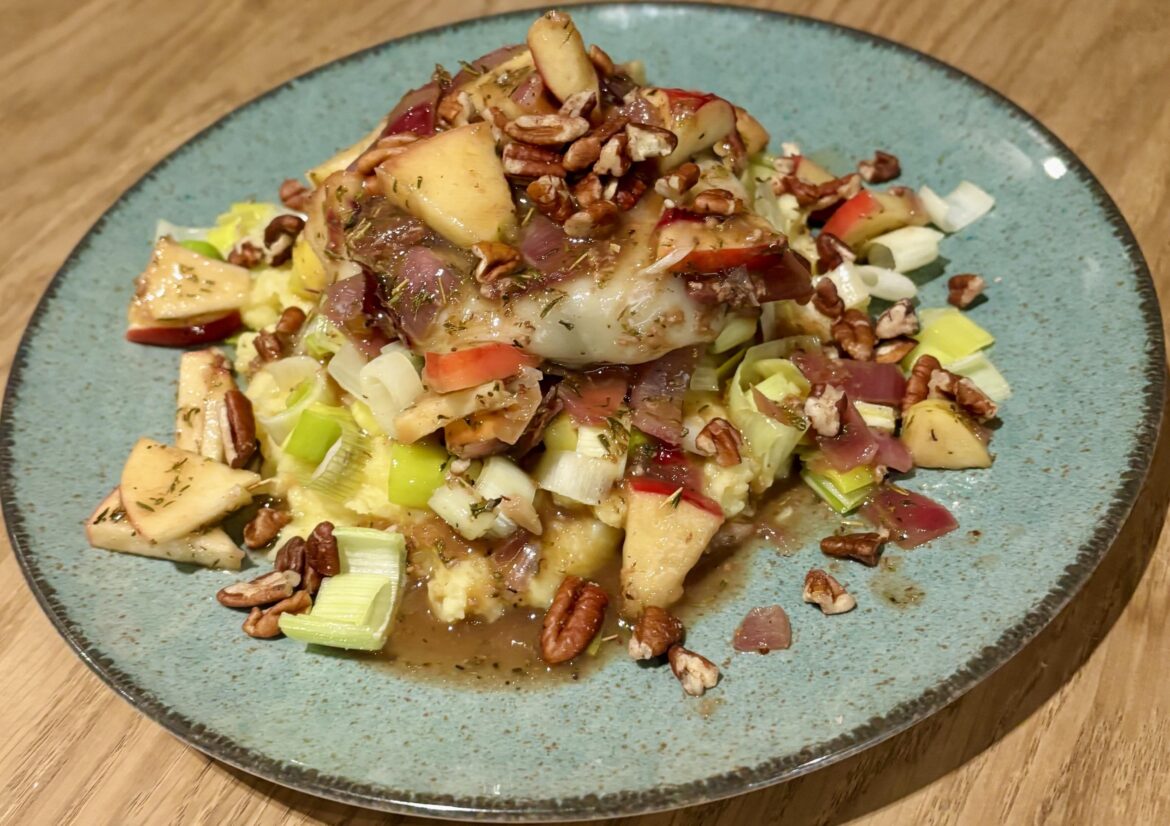 Portobello with taleggio cheese and balsamic strawberry sauce. With mashed potatoes with apple leek and pecan nuts