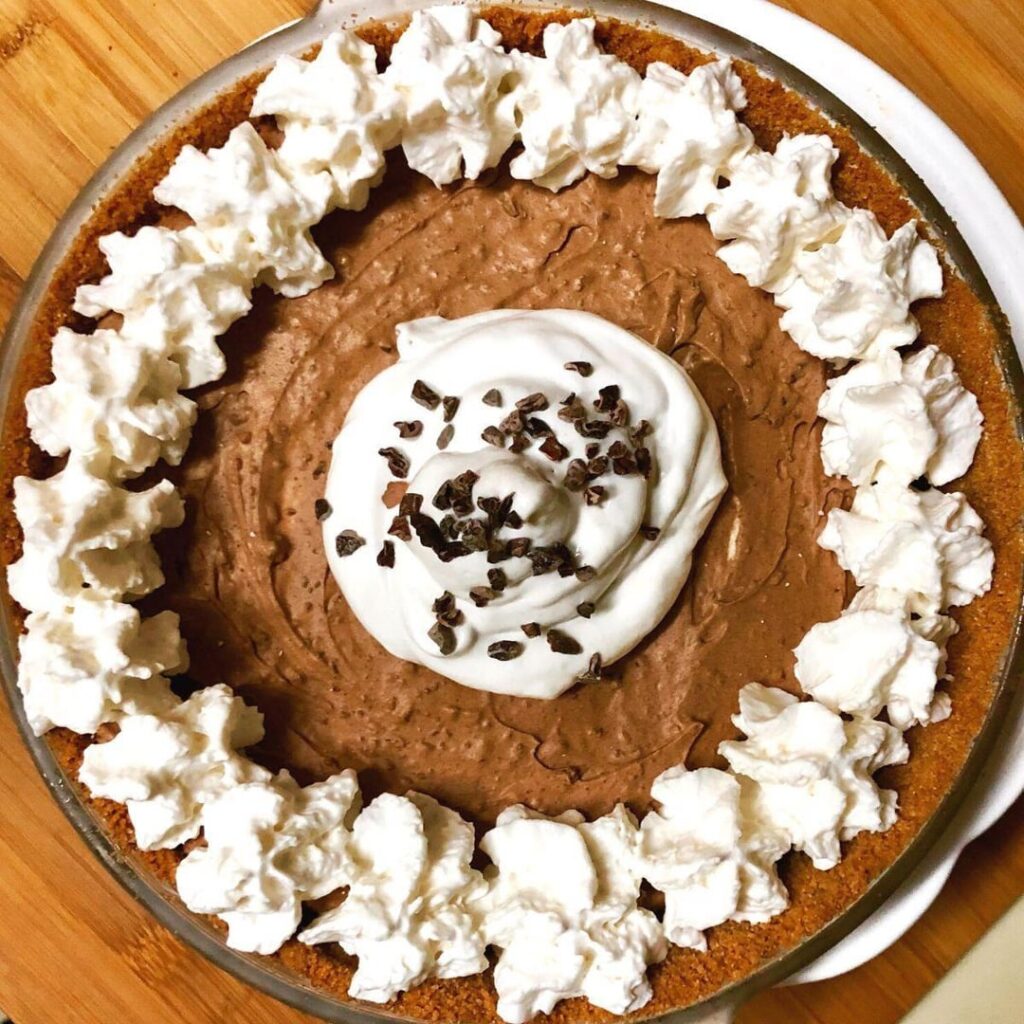 Vegan Chocolate Dream Pie❤️a lusciously rich filling in a buttery graham cracker crust